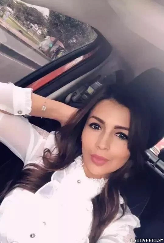 Paula, 34